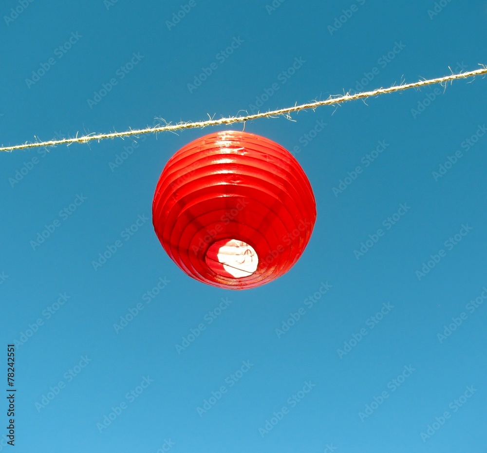 Obraz premium Chinese red lanterns against blue sky