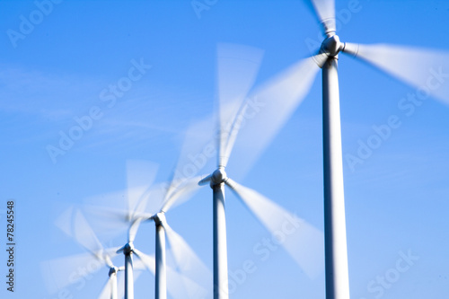 aerogeneradores en movimiento