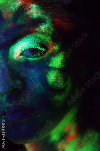 Fotografie fluorescent paint abstract studio half headshot