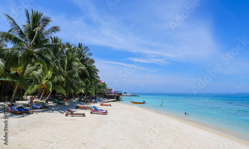 Plage sur les iles Perhentian © AlexQ