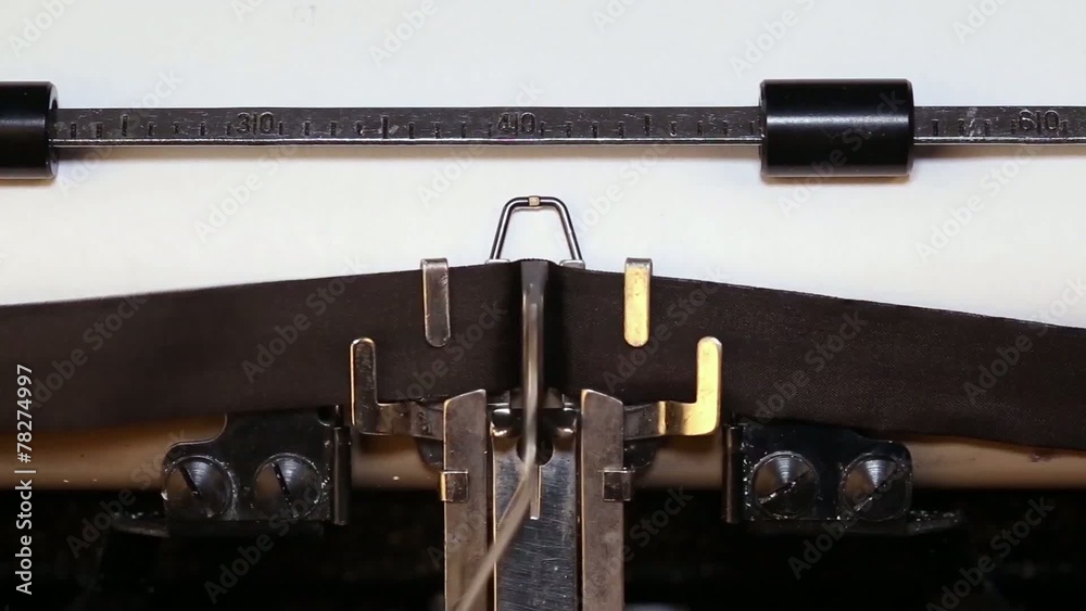 Auf einer alten Schreibmaschine geschrieben Das Wort das Ende