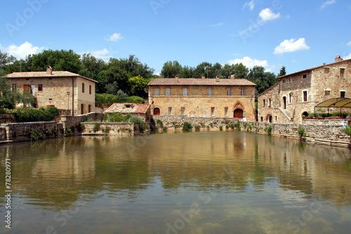Toscana,Siena,Bagno Vignoni,vasca della sorgente.