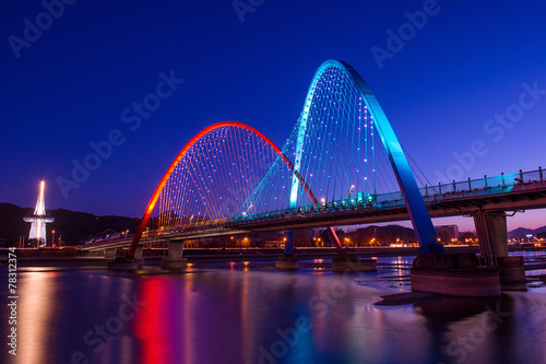 Fototapeta Naklejka Na Ścianę i Meble -  Expro bridge in daejeon,korea.