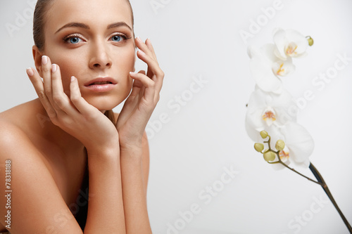 Fotografie Spa Woman. Beautiful Girl Touching Her Face. Perfect Skin.