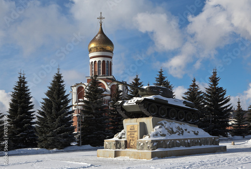 Plakat w ramie Танк Т-34 и Храм Дмитрия Донского. Нижний Тагил