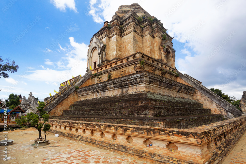 chedi luang temple chedi luang temple