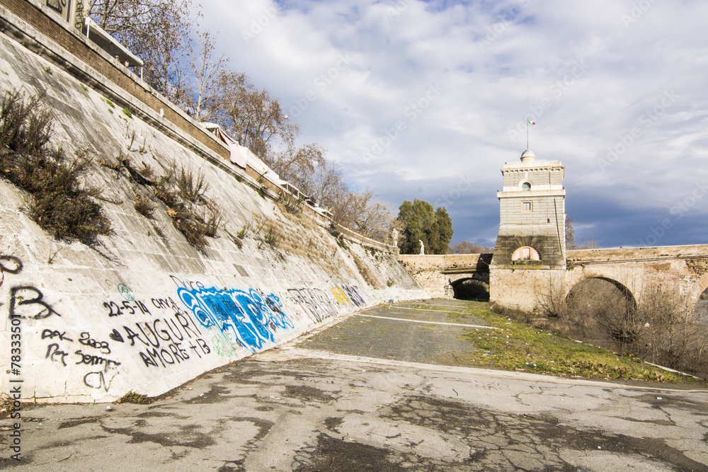 Fototapeta premium degradation roma bridge