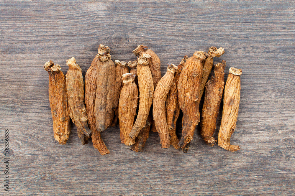 ginseng on the wood table