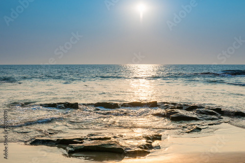 Fototapeta Naklejka Na Ścianę i Meble -  seascape. bright sun on the surface of the sea