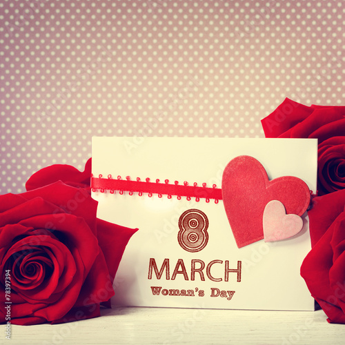 Foto Womans day message with red roses
