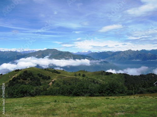 Panoramablick vom Berg Mottarone am Lago Maggiore - Italien