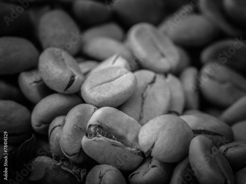 Fotografie black and white coffee beans