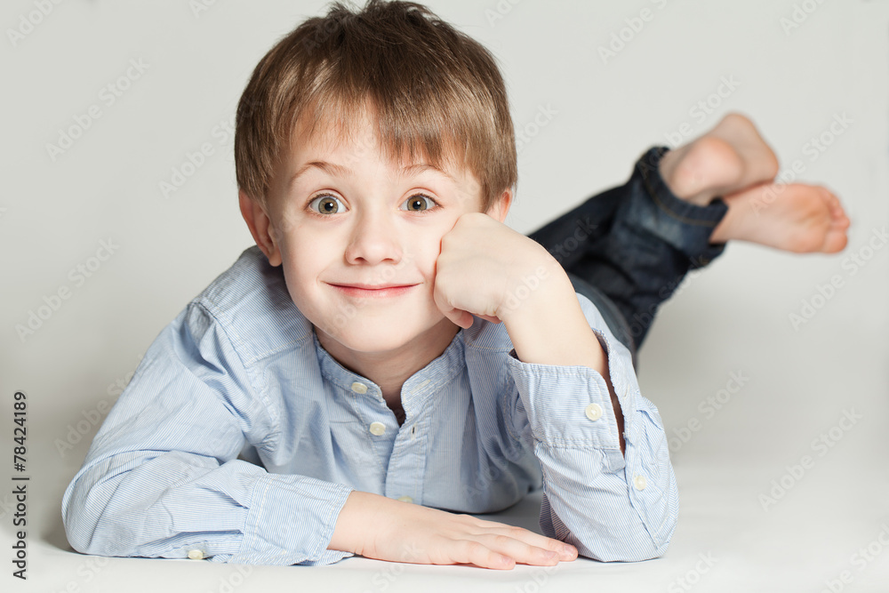 Naklejka premium Cute child boy