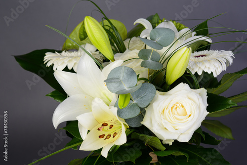 Fototapeta Naklejka Na Ścianę i Meble -  beautiful bouquet of white flowers with roses, lily and daisy