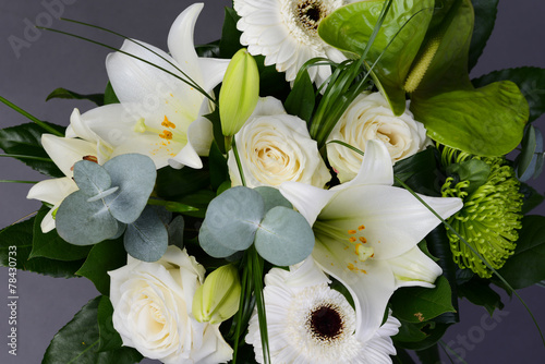 Fototapeta Naklejka Na Ścianę i Meble -  beautiful bouquet of white flowers with roses, lily and daisy
