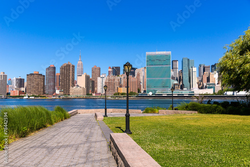 Fototapet Manhattan New York sunny skyline East River NYC