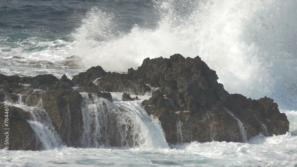FullHD, Dramatic water waves splashing and crashing against rock