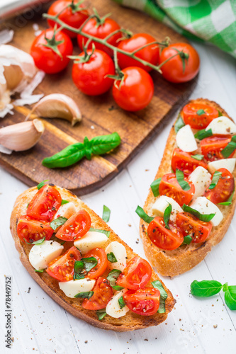 Bruschetta with cherry tomato and mozzarella