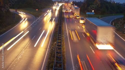 Zeitraffer Verkehr auf Autobahn