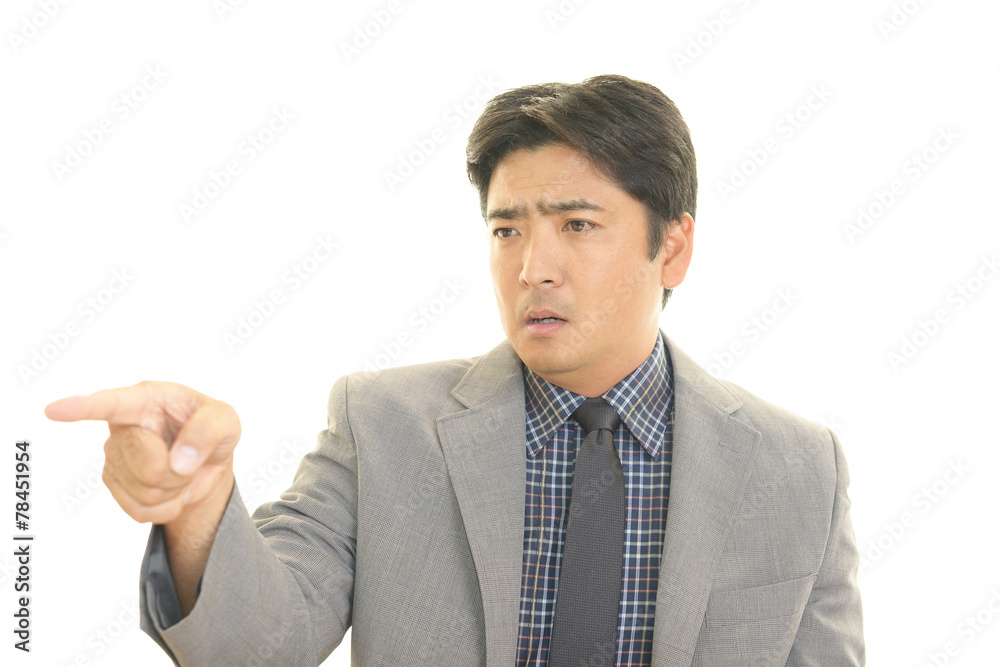 怒った表情のビジネスマン