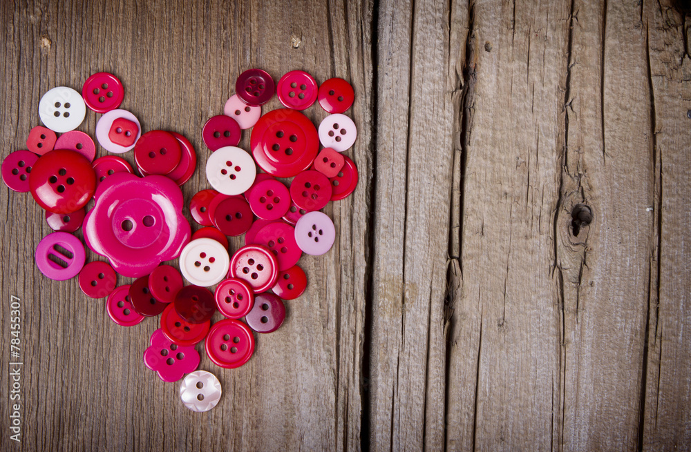 Sewing buttons in the shape of a heart Sewing buttons in the shape of a heart