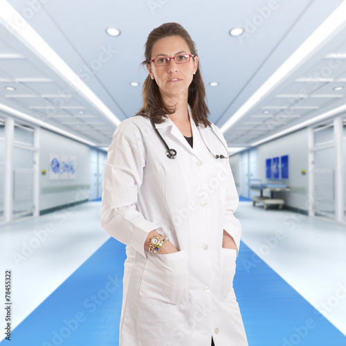 Serious female doctor at th...