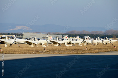 Propellerflugzeuge am Flughafen photo