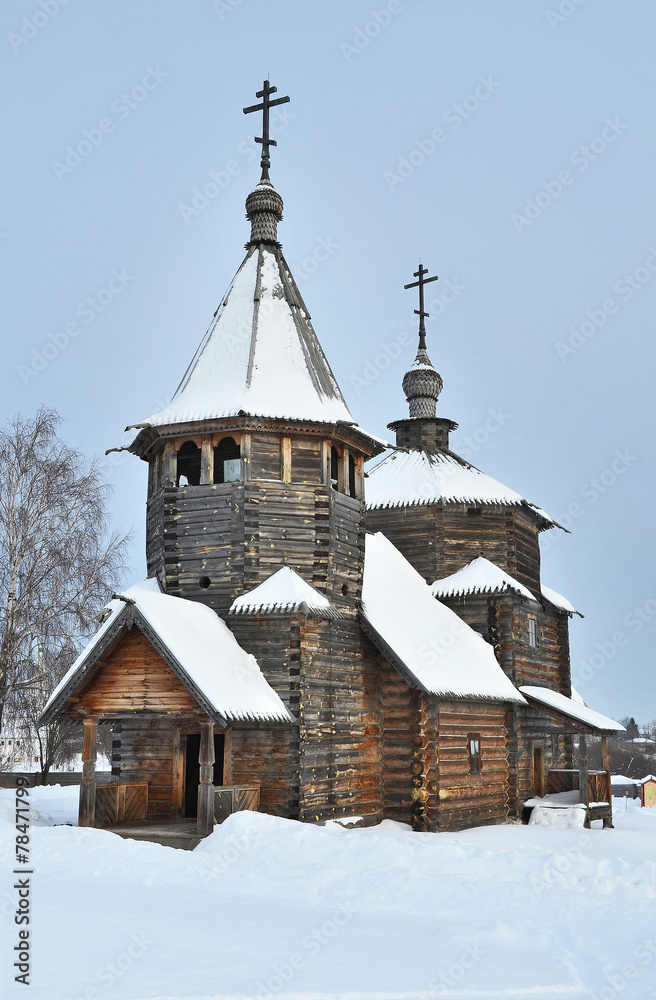 Деревянная церковь в  Суздале зимой. Золотое кольцо России.