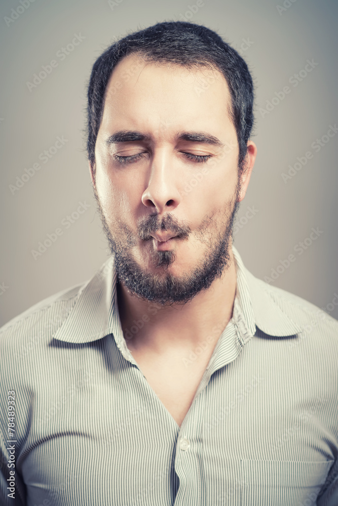 Obraz premium man holding his finger to his temple, 