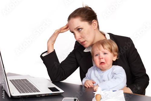 Mutter und Kind bei der Arbeit Serienbild 10