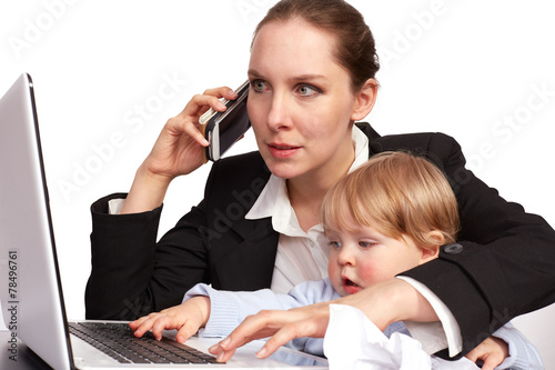 Mutter und Kind bei der Arbeit Serienbild 13