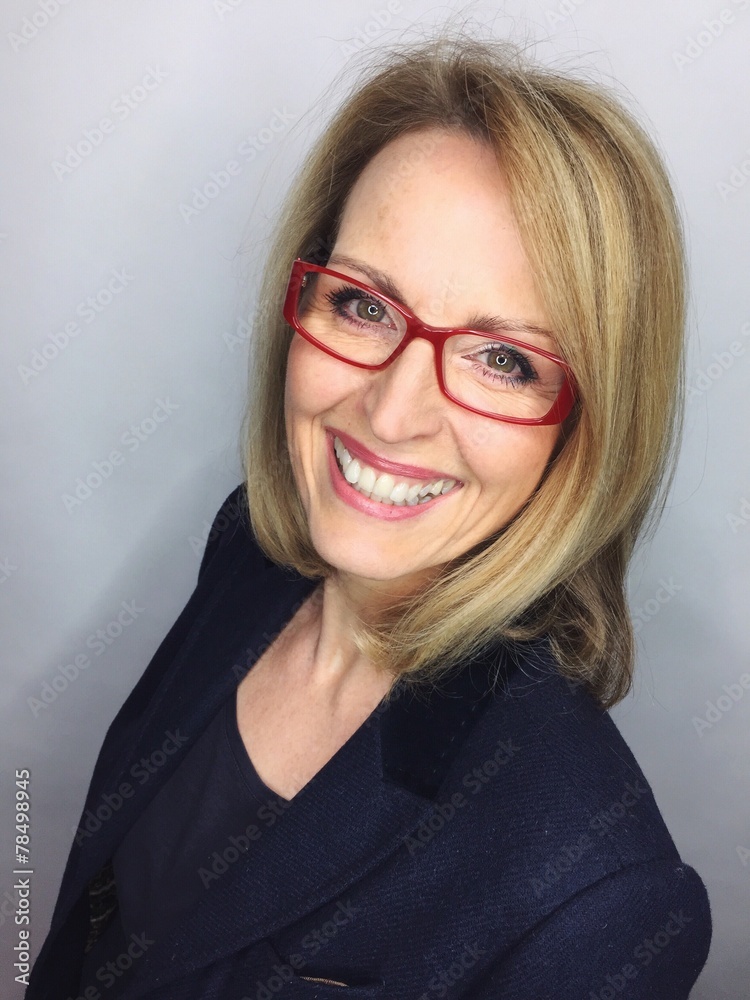 Sympathische Frau mit Brille Sympathische Frau mit Brille
