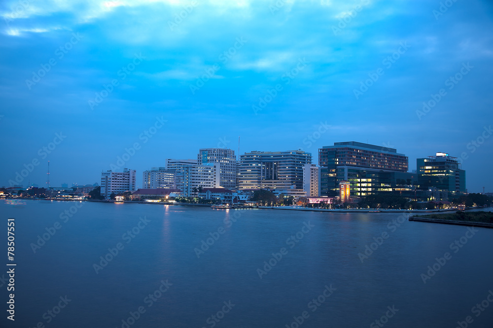 Fototapeta premium Siriraj Hospital, Bangkok and the Chao Phraya River