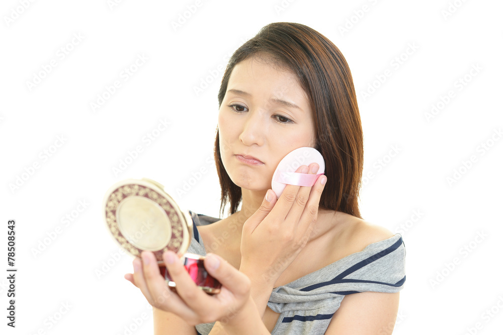 肌荒れが気になる女性