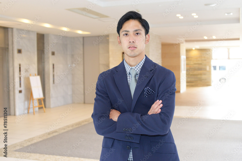微笑むビジネスマン 微笑むビジネスマン