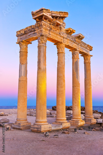 Fototapeta Naklejka Na Ścianę i Meble -  Old ruins in Side, Turkey at sunset