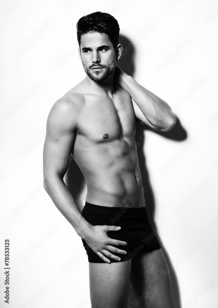 Naklejka premium handsome young bodybuilder