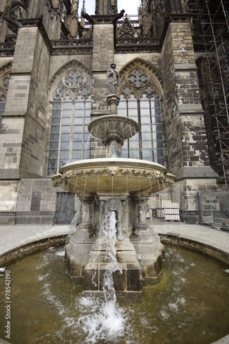 Kölner Dom , Petrusbrunnen, Deutschland photo