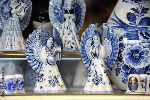 Two angels in Delft Blue