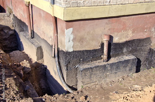 repair old urban house foundation