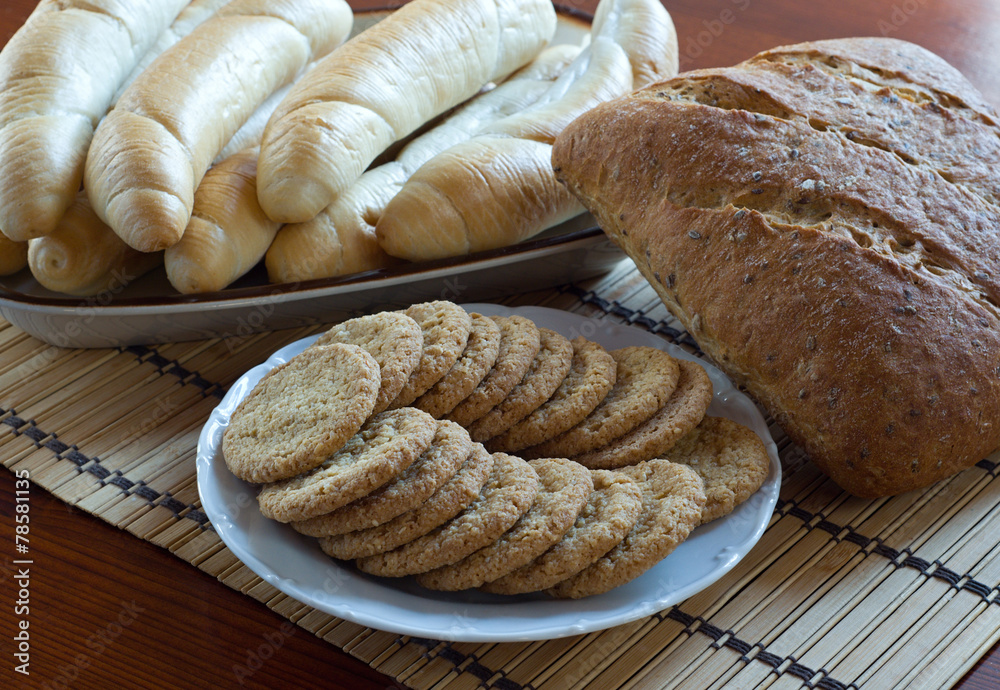 Wholemeal bread, rolls and biscuits