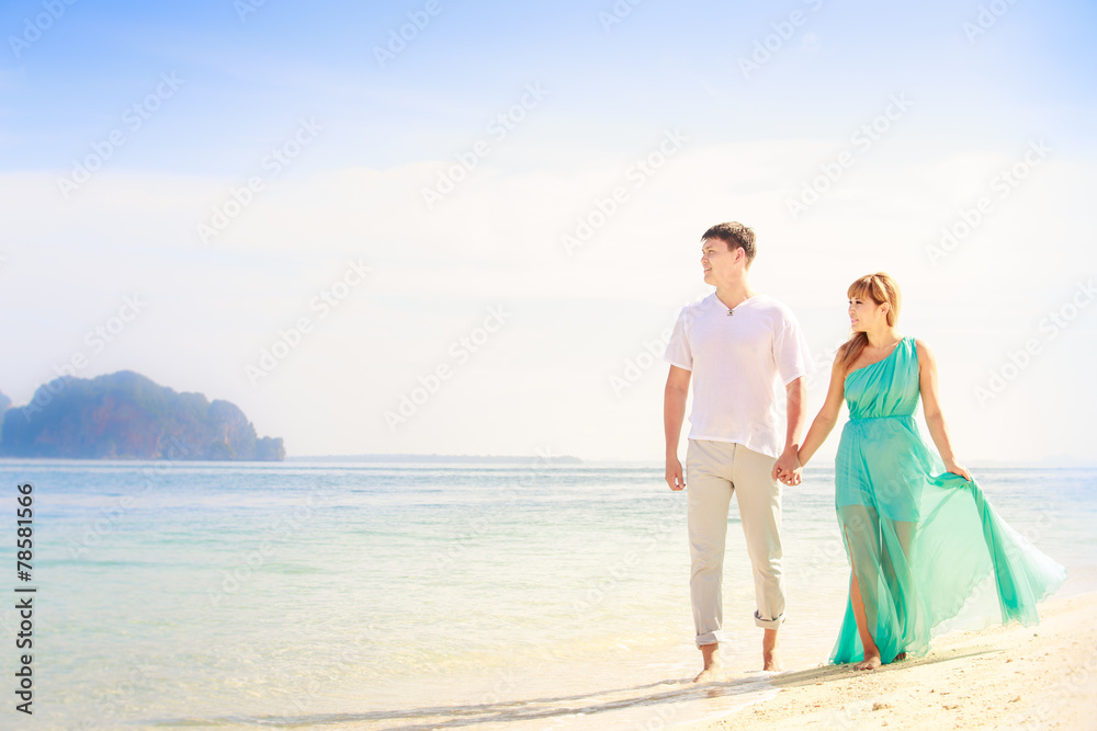 Fototapeta premium young happy asian couple on honeymoon