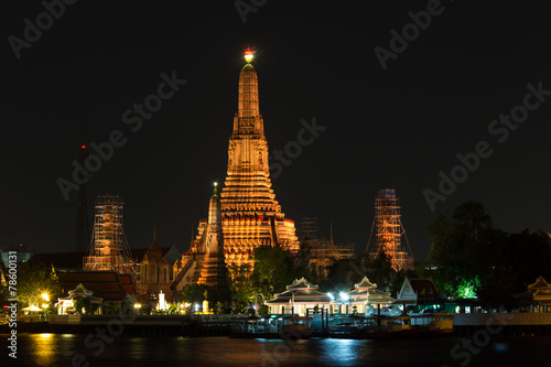 Aroon-Ratch-Wa-Ra-Ram Temple is one of all Landmark in Bangkok.