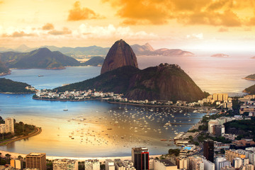 Fototapete Brasilien Rio de Janeiro in der Abenddämmerung  © SNEHIT PHOTO