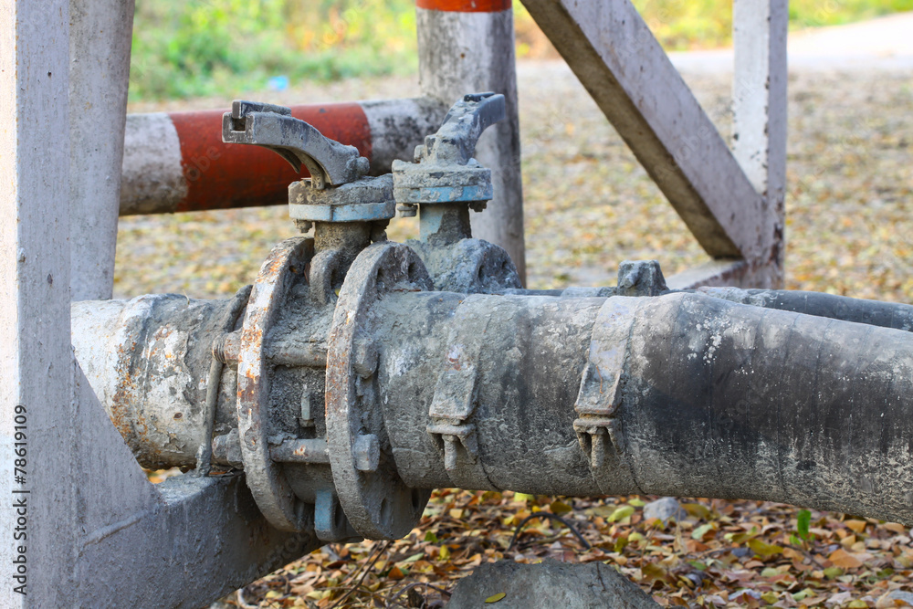 Old valve or dirty valve in dirty work Old valve or dirty valve in dirty work