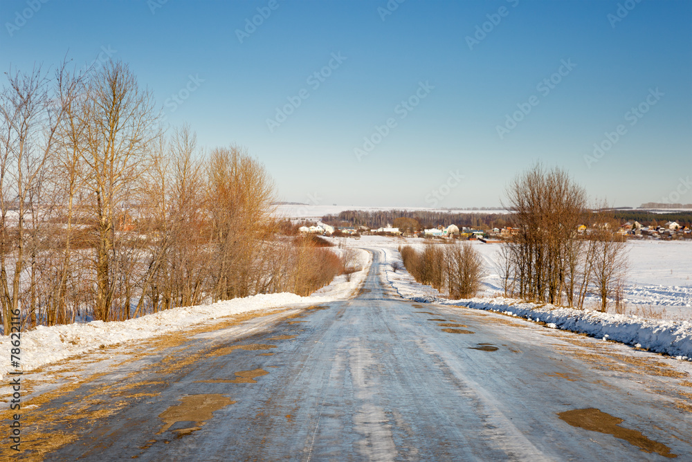 Obraz premium Snow-covered road
