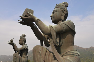 Papier peint photo Hong Kong Statues bouddhistes de Lantau  © vormenmedia