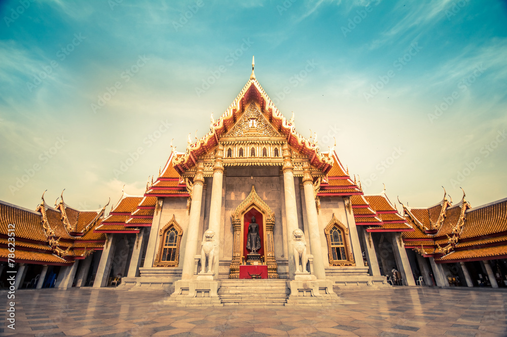 Naklejka premium Thai architecture. Marble temple in Bangkok, Thailand.