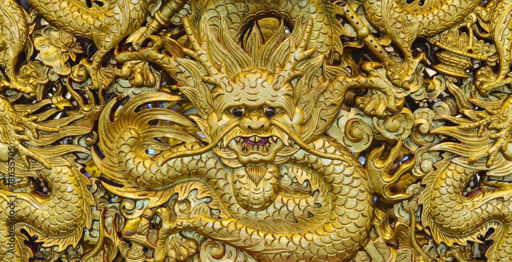 Fototapeta premium Golden dragon sculpture carving