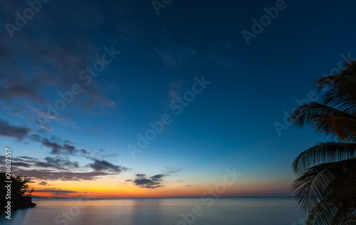 Fototapeta Naklejka Na Ścianę i Meble -  beautiful sunset at the beach